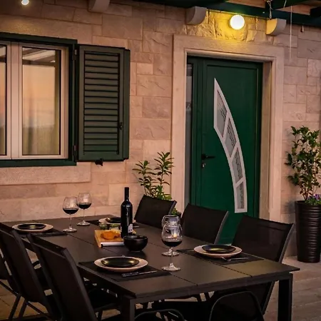 Bracuta Holiday home Pucisca