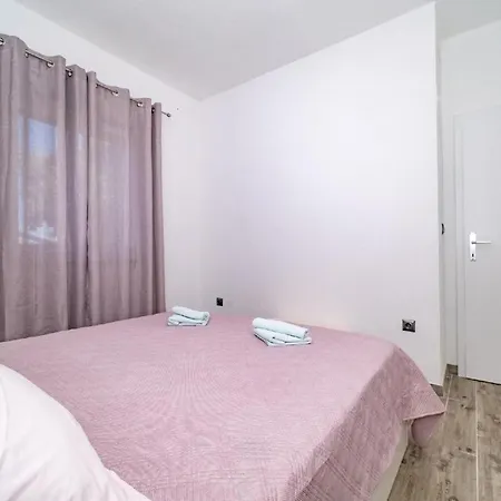 Holiday home Bracuta Pucisca