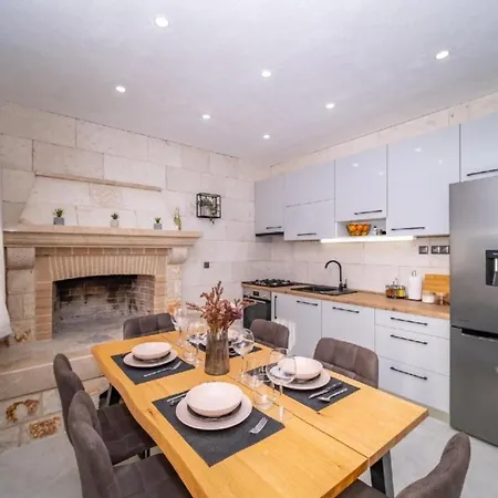 Bracuta Holiday home *