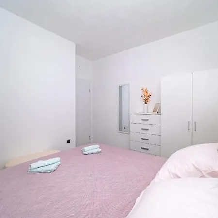 Holiday home Bracuta Pucisca