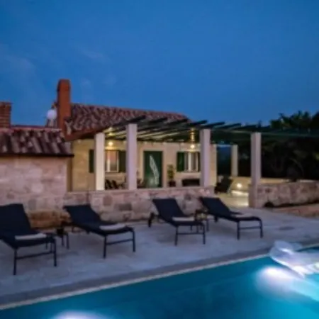 Bracuta Holiday home Pucisca