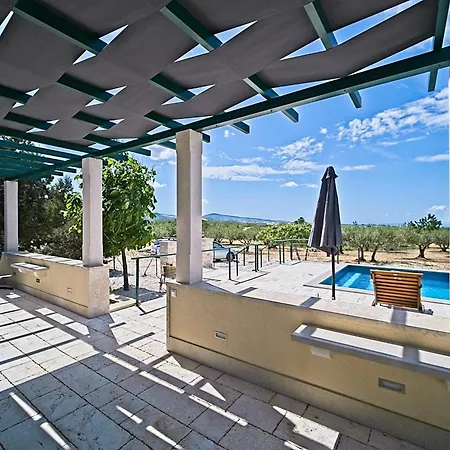 Bracuta Holiday home Pucisca